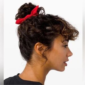 NWT Lululemon Uplifting Scrunchie *Fleece Bow Spiced red